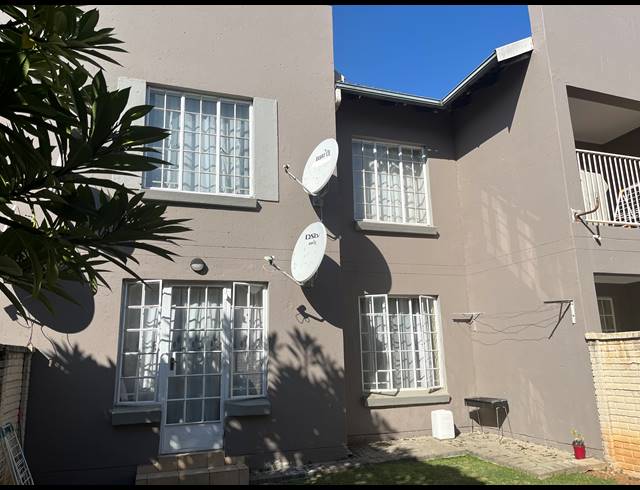 1 BEDROOM APARTMENT FOR SALE IN WATERVAL EAST